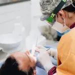 La prima visita dal dentista: a che età portarci i bambini e come non farli spaventare