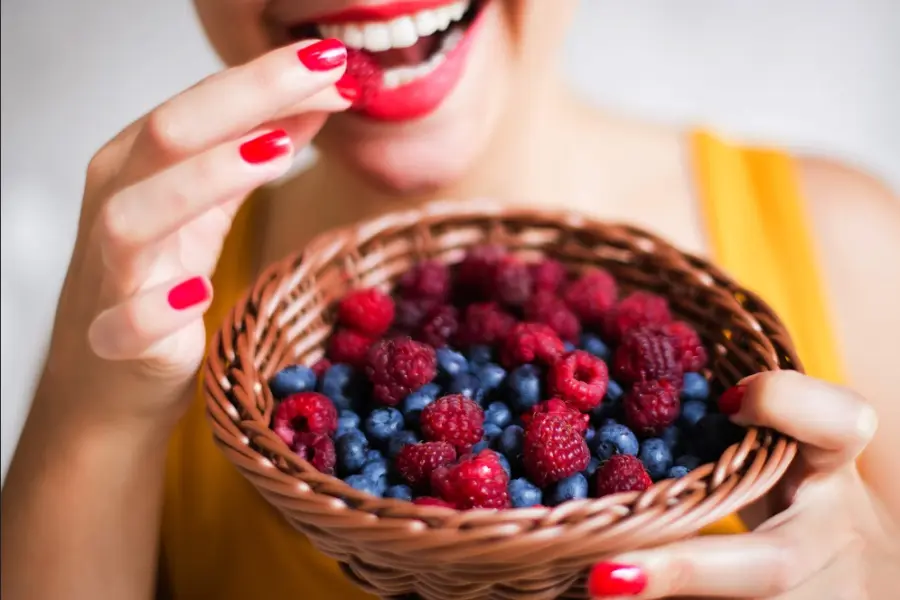 Unghie e alimentazione; cosa è bene sapere?