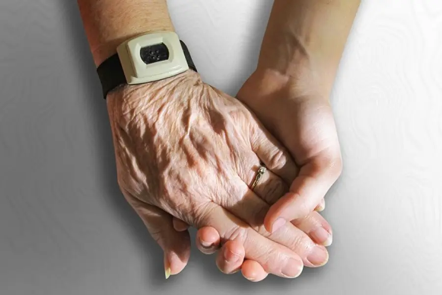 Sindrome del caregiver: cause, sintomi, come risolvere il problema